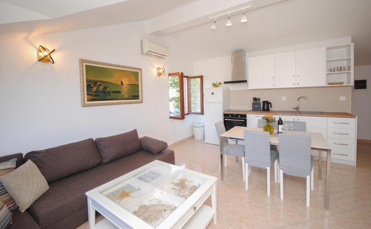 Apartments Dilk Vis Exterior photo